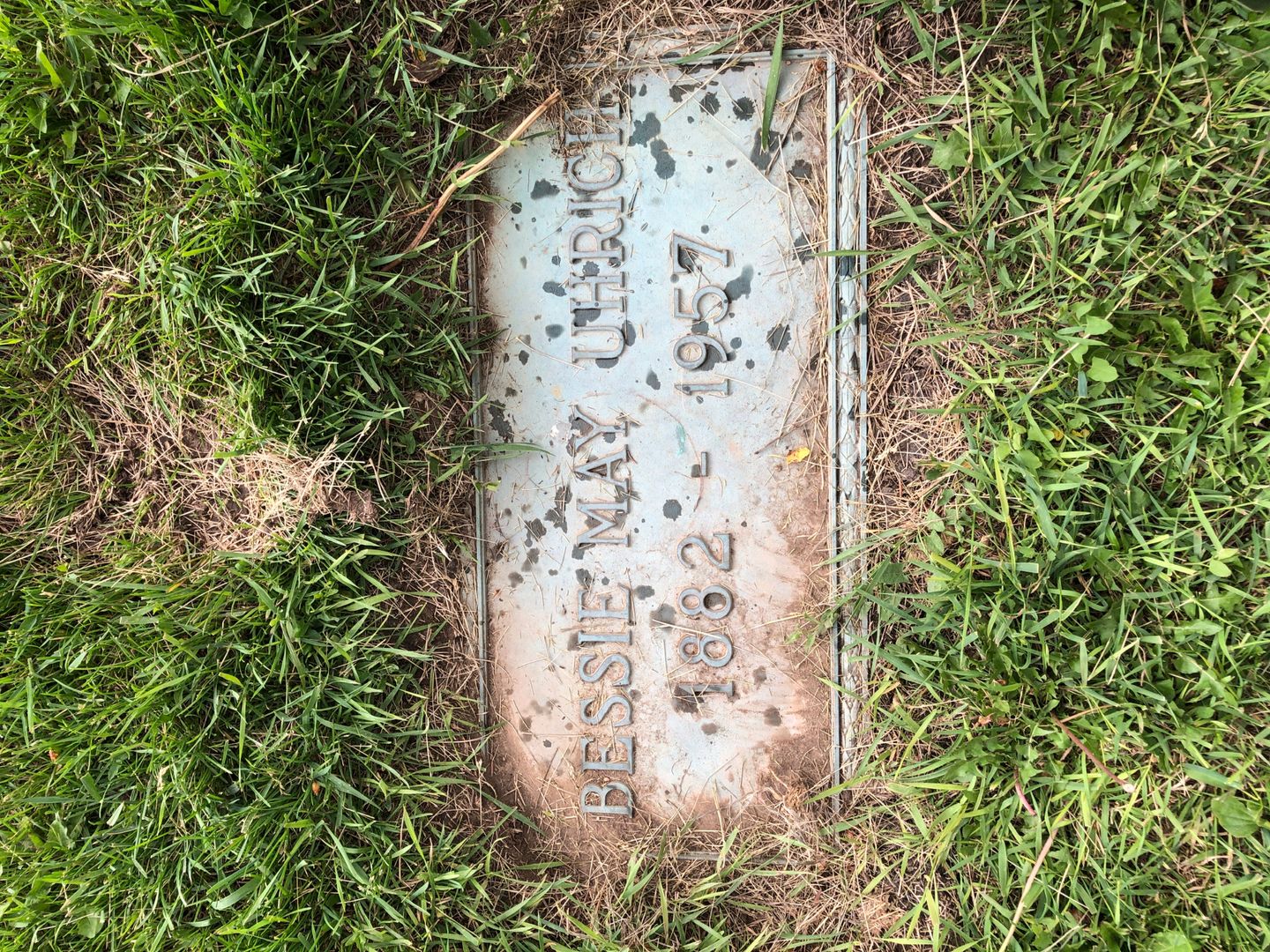 Bessie Mae Uhrich's grave. Photo 1