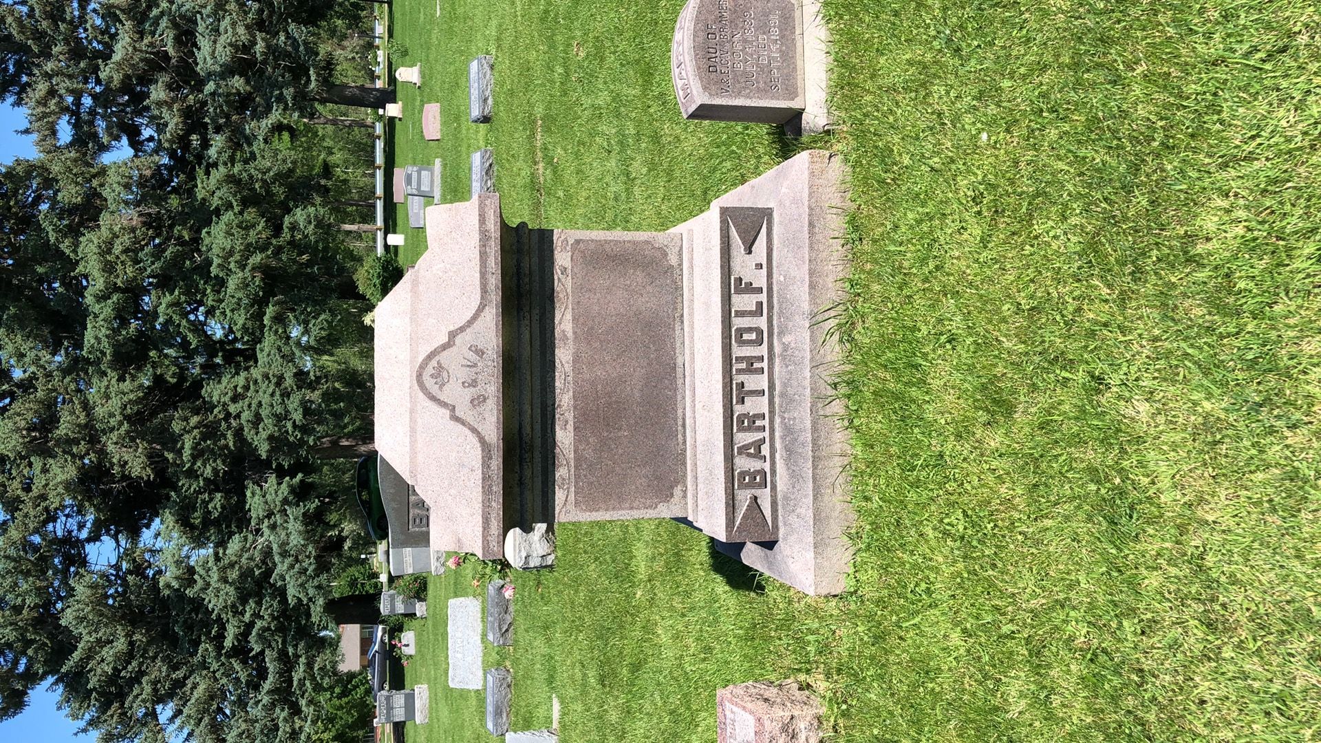 Glenn Van Bramer's grave. Photo 1