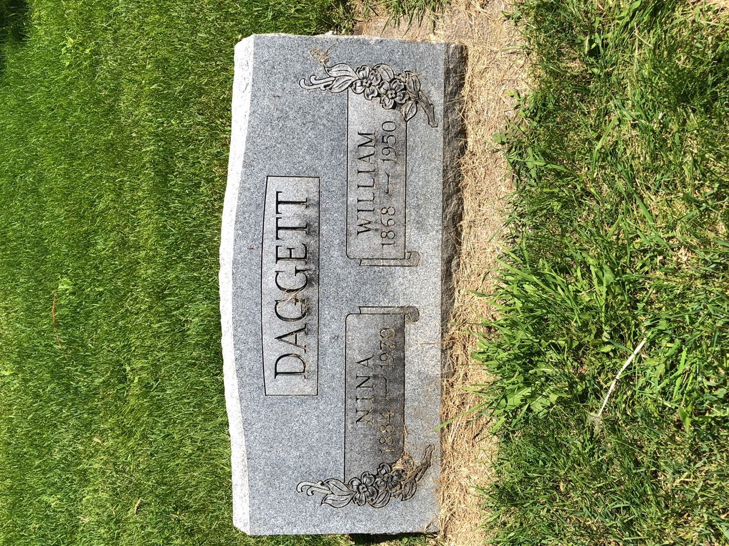 Nina E. Daggett's grave. Photo 1