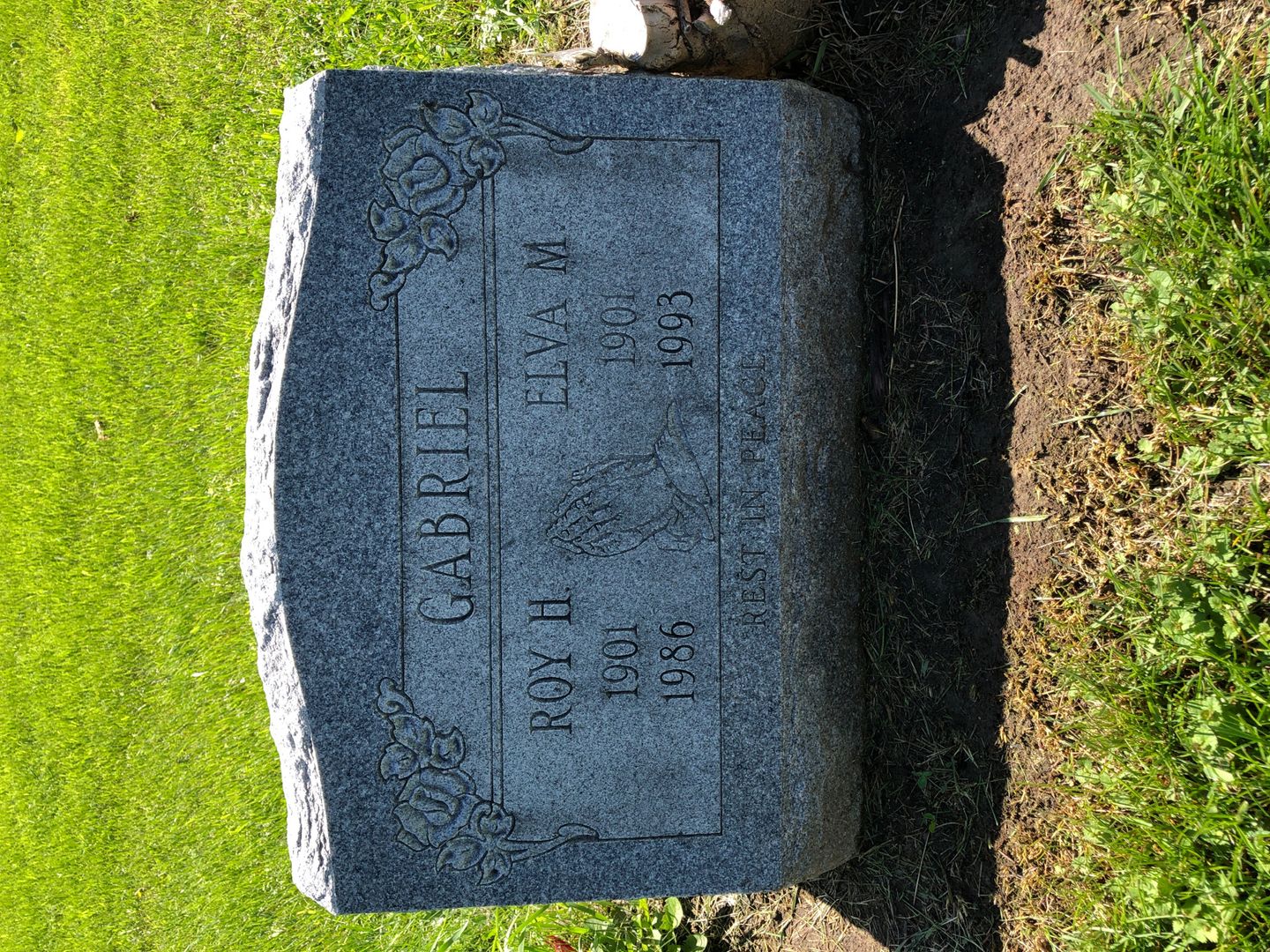 Elva Magdalene Gabriel's grave. Photo 1