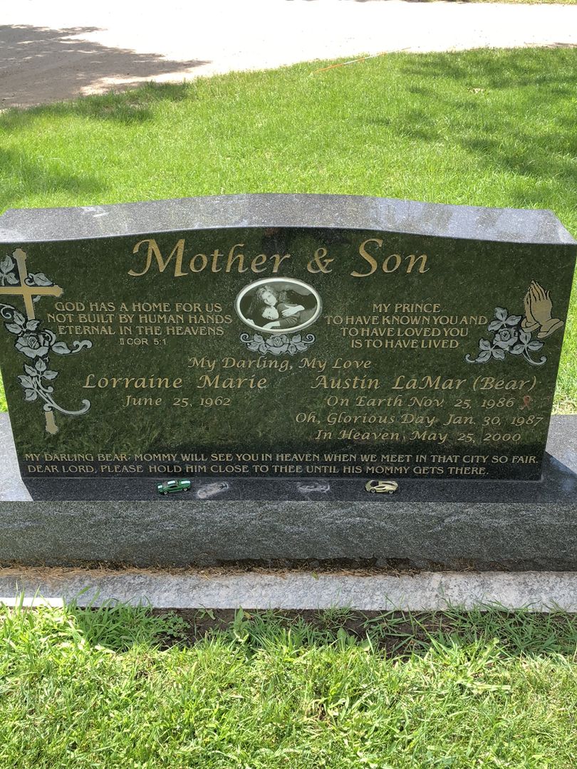 Austin Fretz "Bear" LaMar's grave. Photo 1