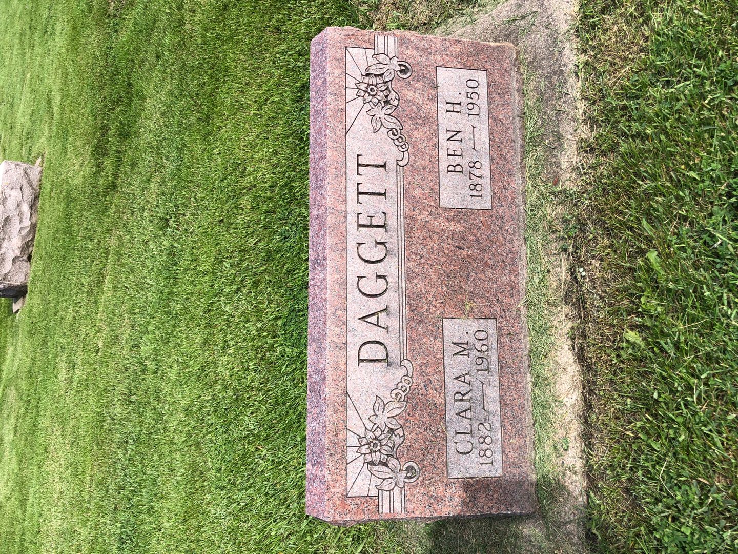 Ben H. Daggett's grave. Photo 1